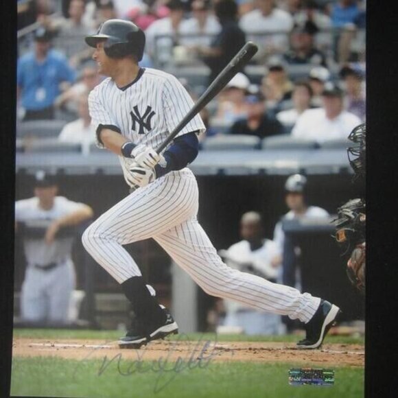 Derek Jeter signed 8x10 Photo w/COA (New York Yankees)